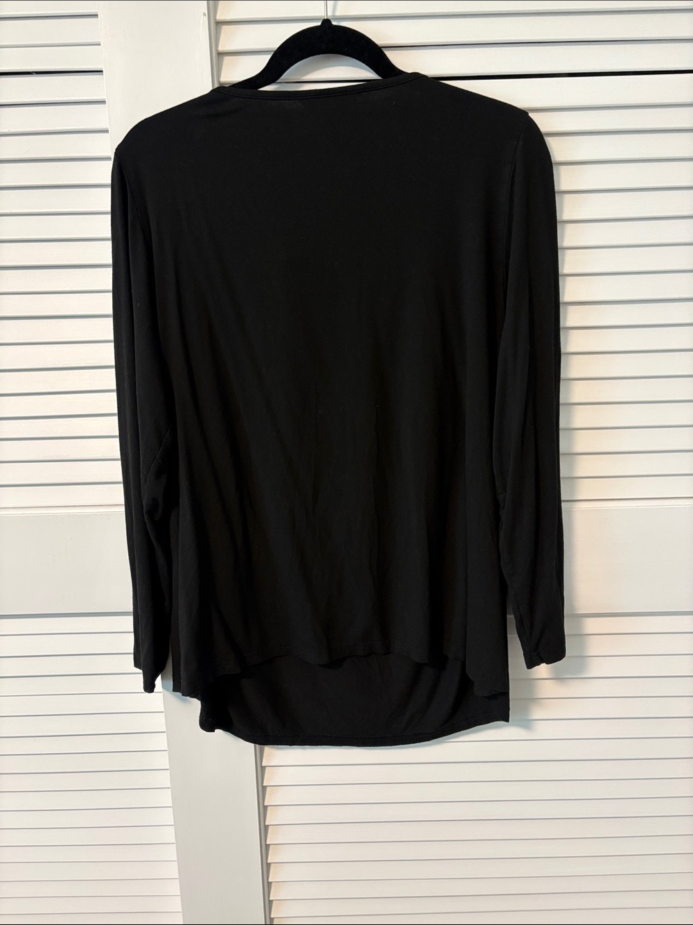 BloomChic Black Long Sleeve V-Neck Henley Top - Picture 4 of 4